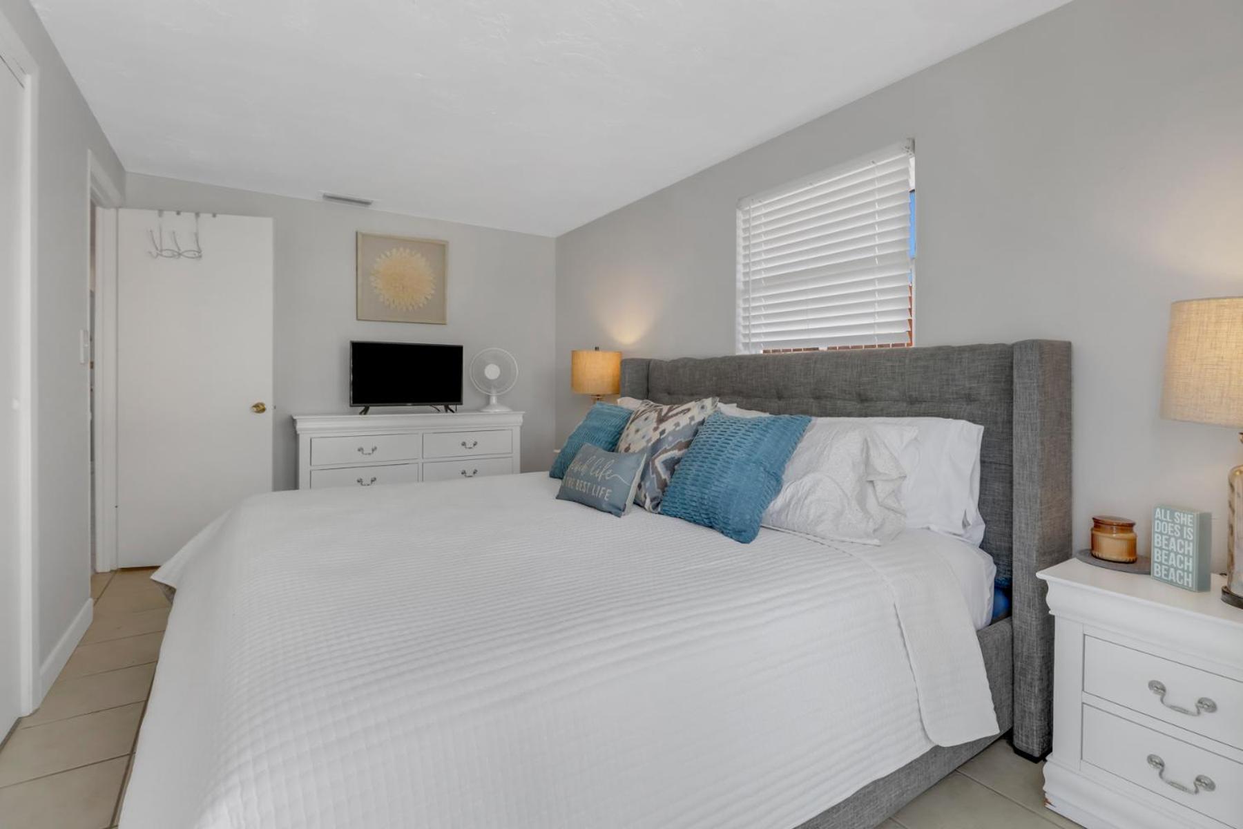 Little Beach House W/ Pool&Spa - 5 Minutes To Vanderbilt Beach North North Naples Buitenkant foto